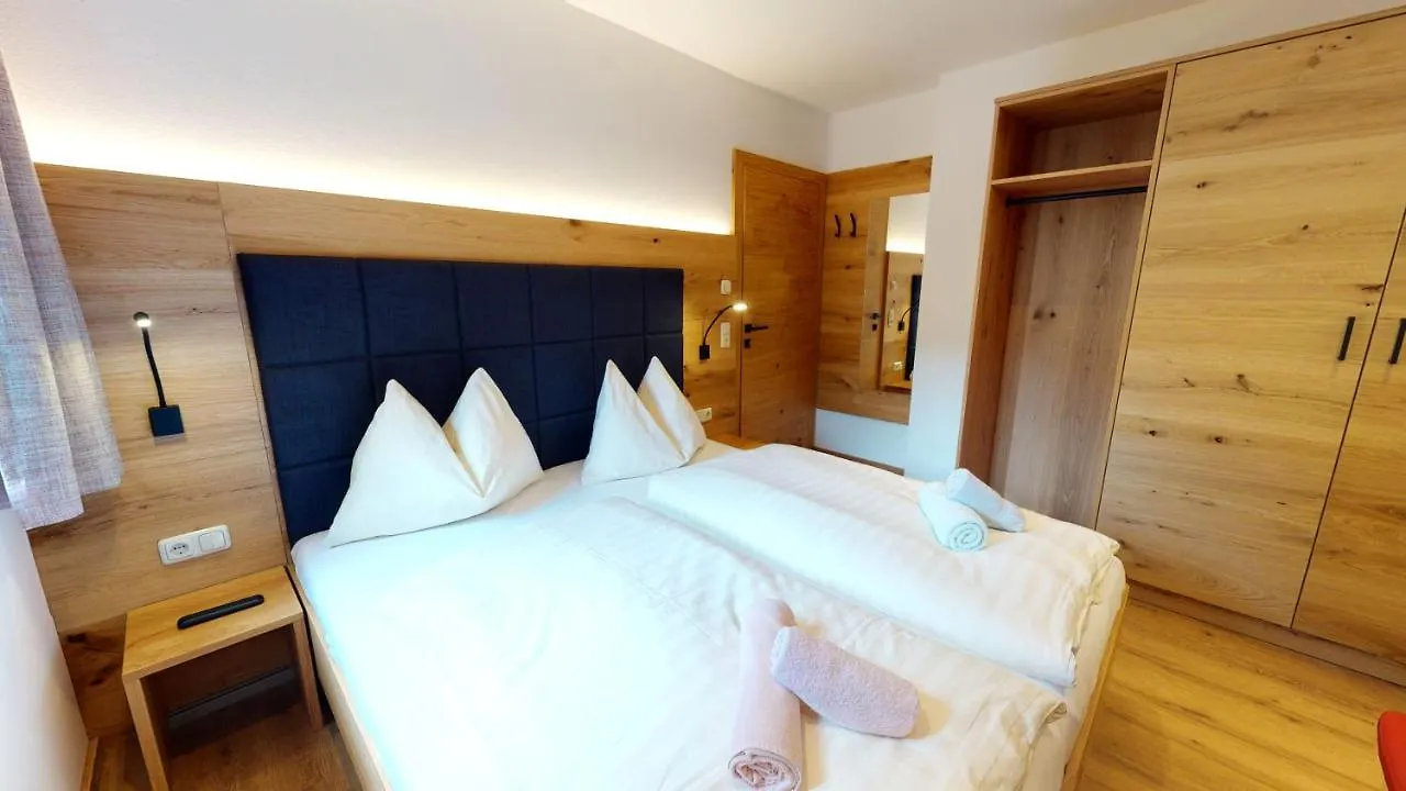 Pension Ledererguetl - Jokercard & Parkplatz Inkl Saalbach-Hinterglemm Couette-café