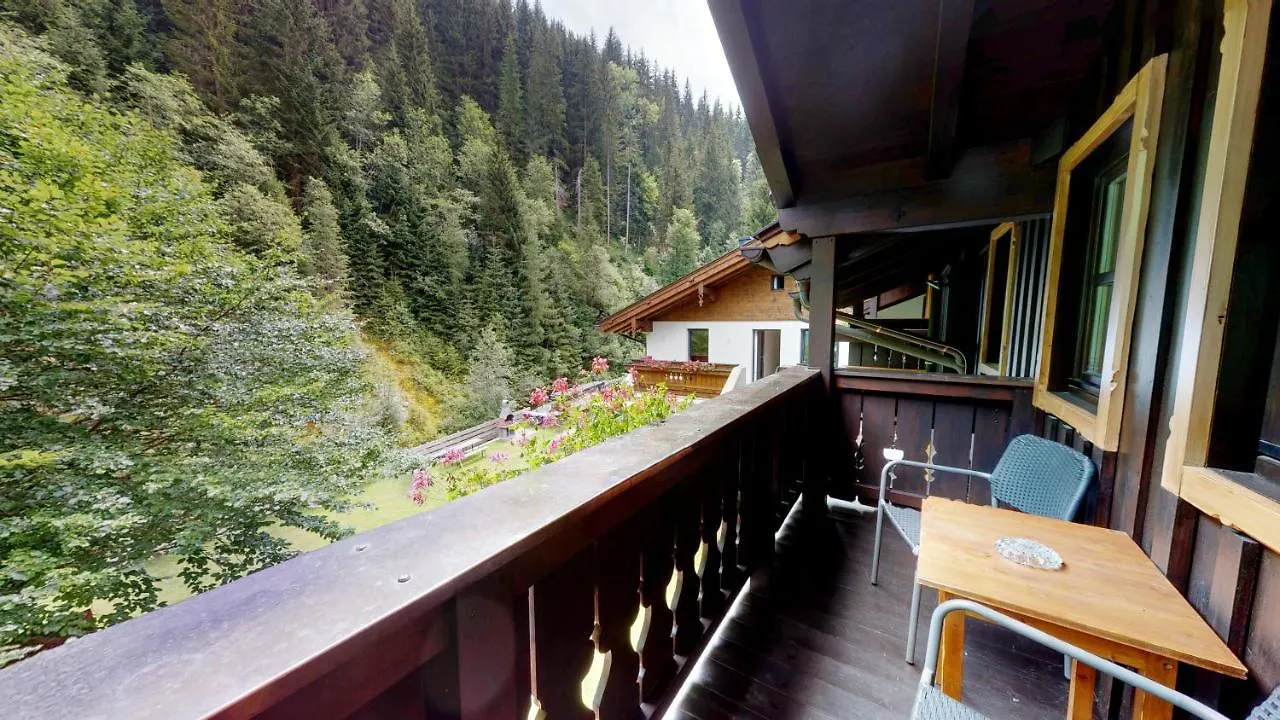 Bed & Breakfast Pension Ledererguetl - Jokercard & Parkplatz Inkl Saalbach-Hinterglemm