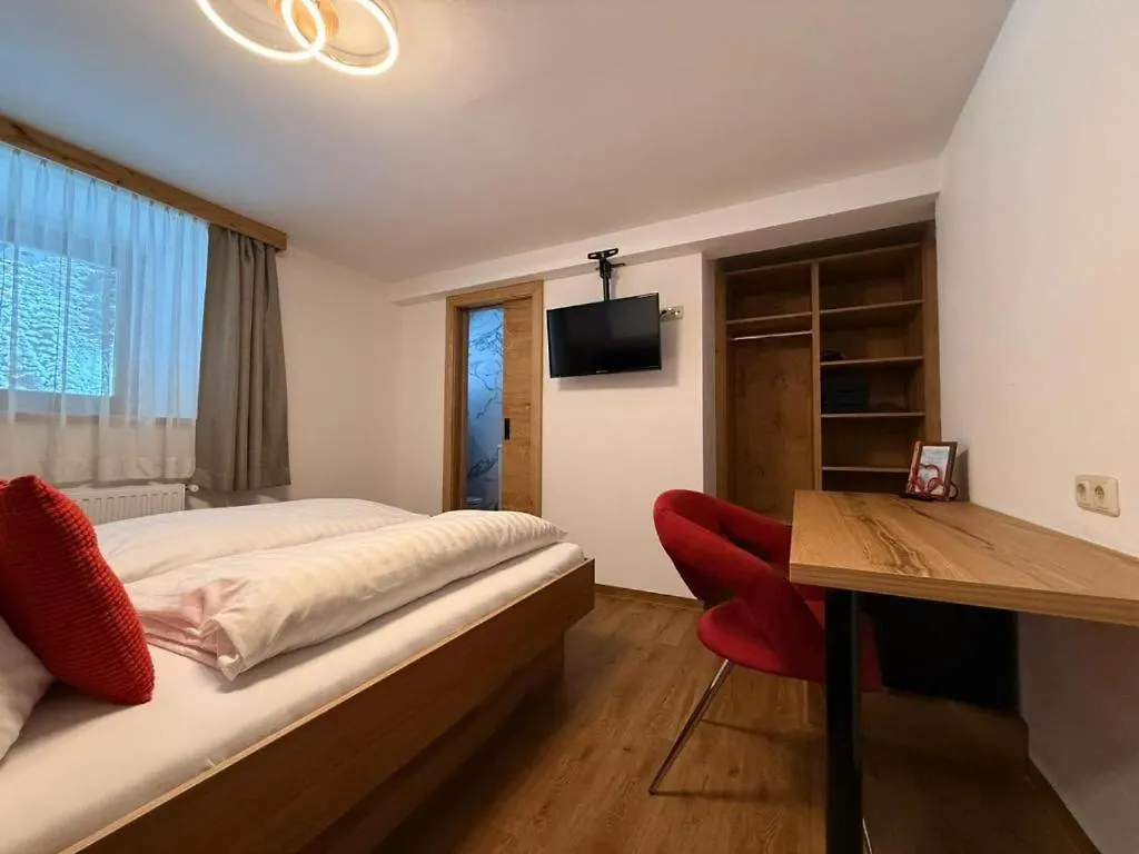 Pension Ledererguetl - Jokercard & Parkplatz Inkl Bed & Breakfast Saalbach-Hinterglemm